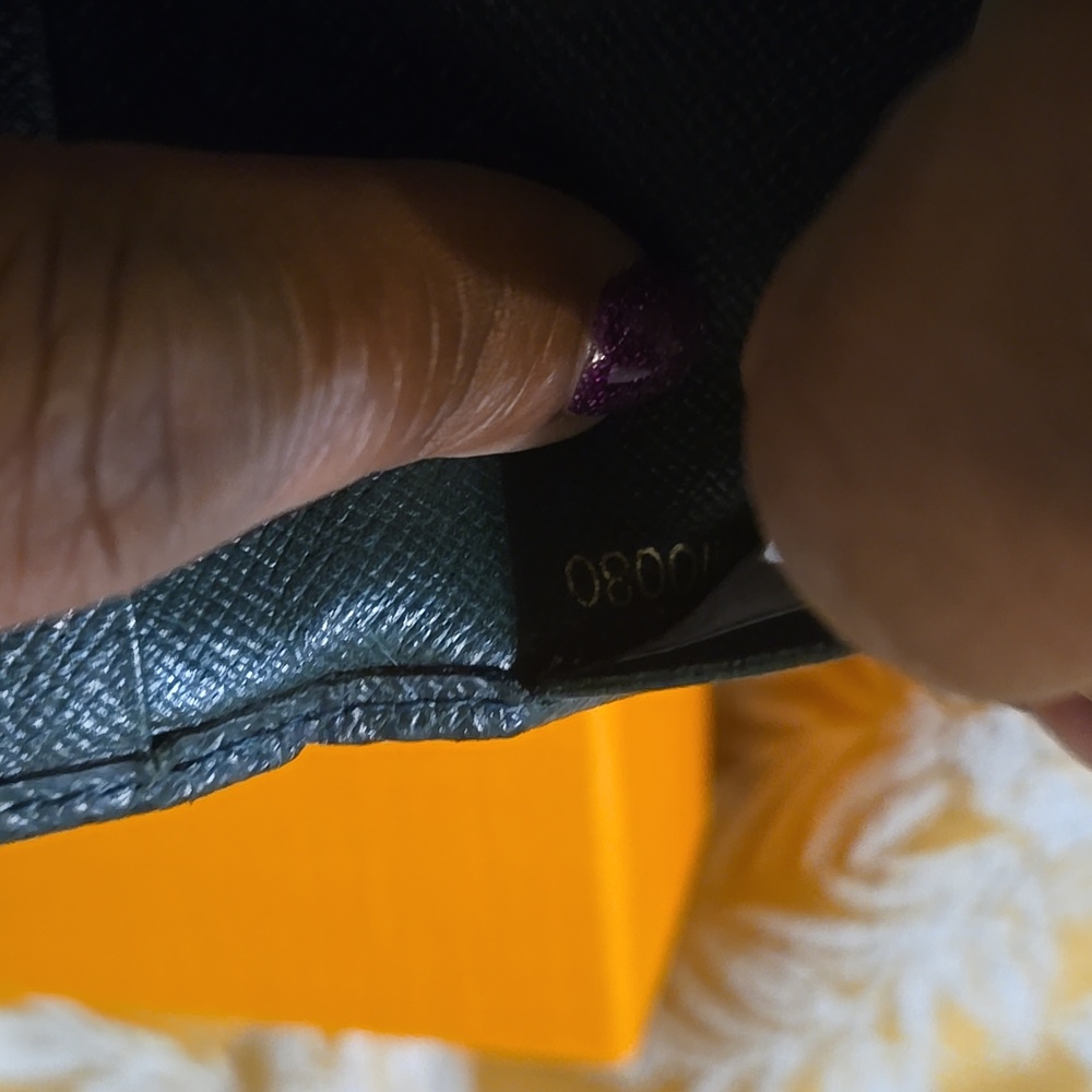 Louis Vuitton Green Textured Leather Passport Cover with Embossed LV Wallet - Picture 4 of 4